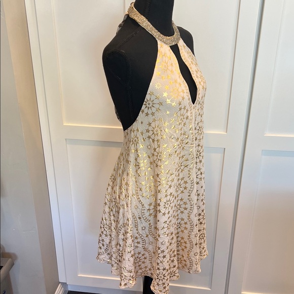 Kimchi Blue NWT Kimchi Blue Gold Cream Backless Size S - Picture 11 of 11